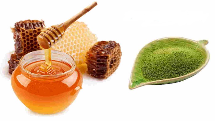 Sự kết hợp giữa mật ong và bột trà xanh sẽ đánh bay những nốt mụn cũ, ngăn ngừa mụn mới hình thành