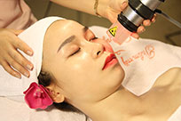 Chăm sóc da mặt bằng công nghệ cao giúp chị em gìn giữ nét xuân theo thời gian