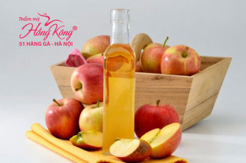 Dấm táo là một chất khử trùng tự nhiên giúp tiêu diệt các vi khuẩn gây mụn