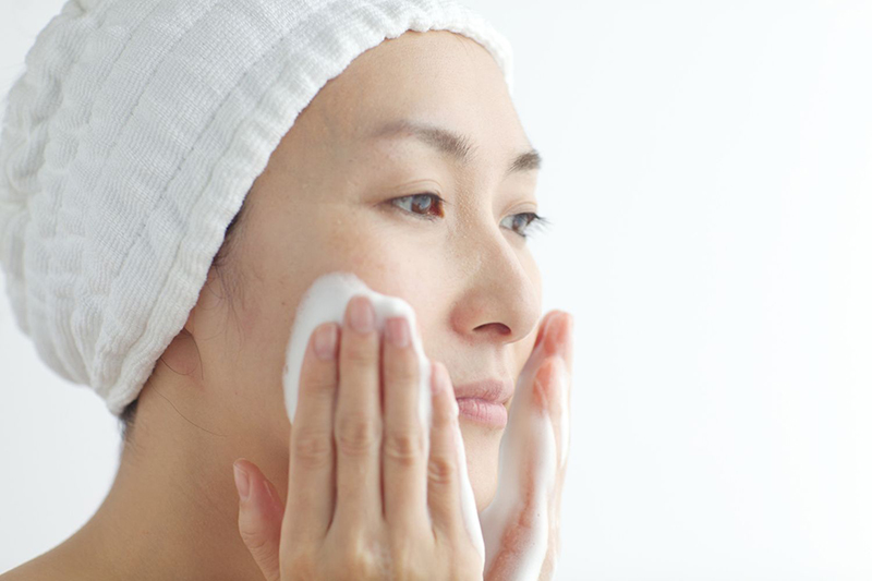Làm sạch da là bước đầu tiên để sở hữu làn da căng mịn