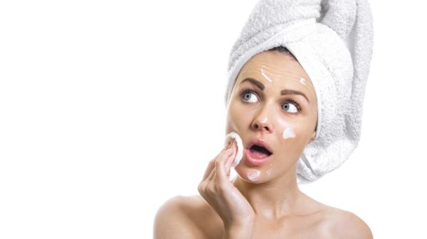 Rửa mặt nhiều lần gây bào mòn da