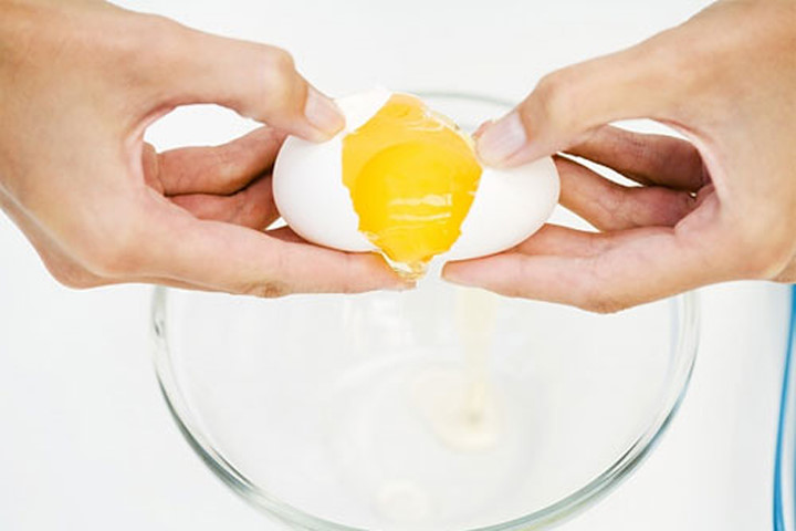 Cách làm trẻ hóa da với lòng trắng trứng gà