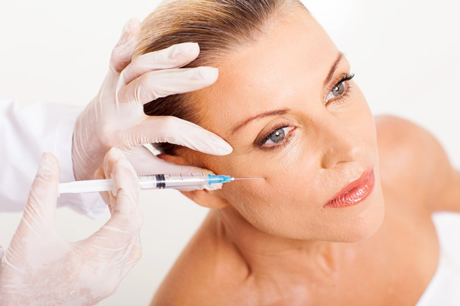 Rất nhiều trường hợp căng da bằng botox đã dẫn đến tình trạng đơ cứng khuôn mặt
