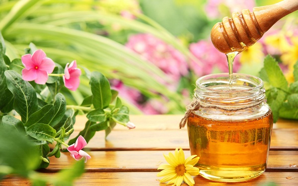 Trị mụn sau sinh an toàn hiệu quả với mật ong