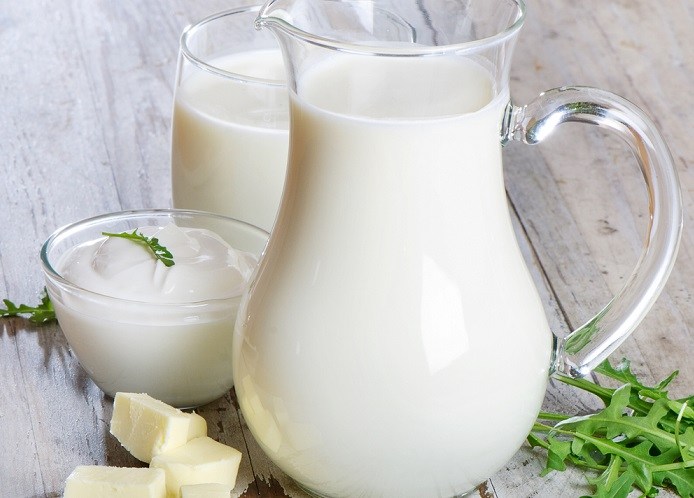 Sữa dê chứa hàm lượng vitamin, khoáng chất, protein phong phú có thể làm giảm nhếp nhăn, vết chân chim