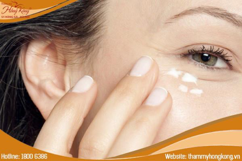 Sử dụng kem mắt chuyên dụng để cải thiện nếp nhăn vùng mắt